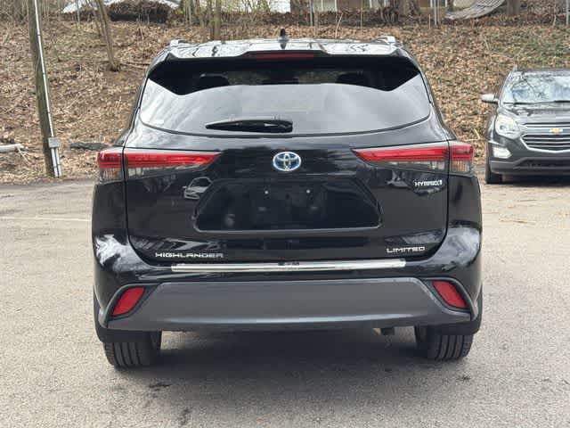 Thumbnail: 2023 Toyota Highlander - 4