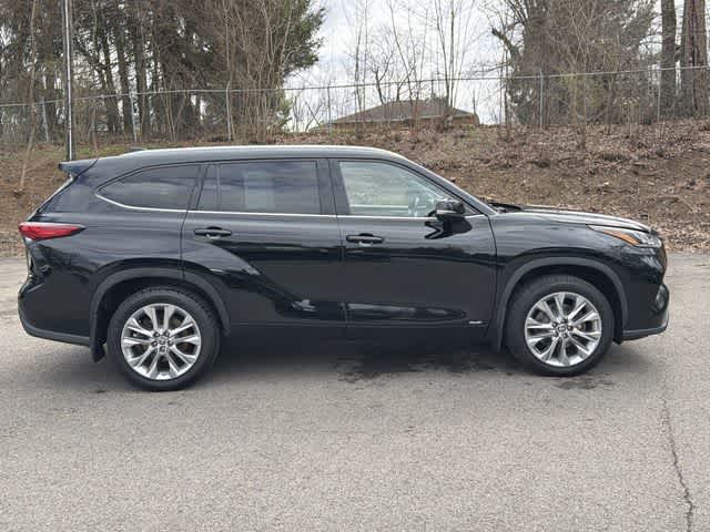 Thumbnail: 2023 Toyota Highlander - 3