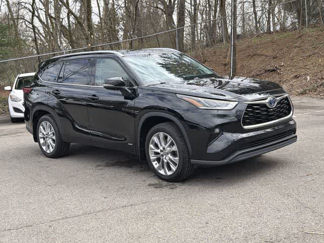 Thumbnail: 2023 Toyota Highlander - 34