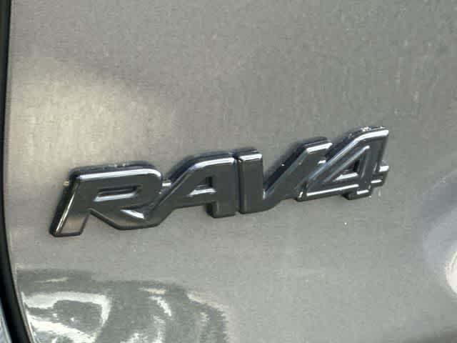 Thumbnail: 2022 Toyota RAV4 - 25