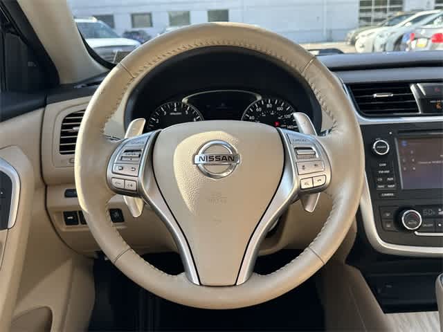 Thumbnail: 2017 Nissan Altima - 8