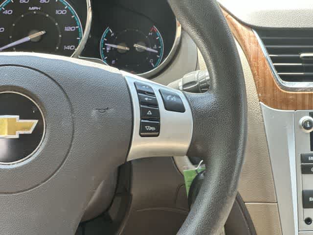 Thumbnail: 2011 Chevrolet Malibu - 9