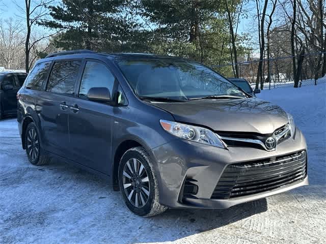 Thumbnail: 2020 Toyota Sienna - 18