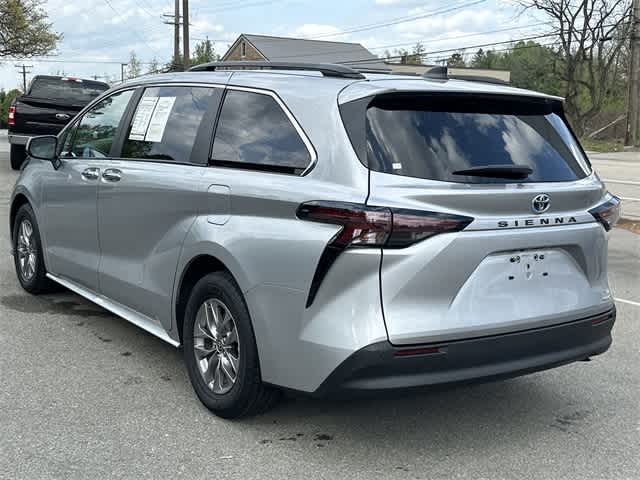 2023 Toyota Sienna XLE 31