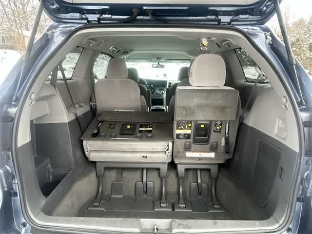 Thumbnail: 2017 Toyota Sienna - 26