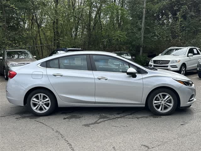 2017 Chevrolet Cruze LT photo 3