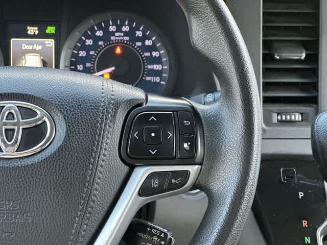 Thumbnail: 2020 Toyota Sienna - 9