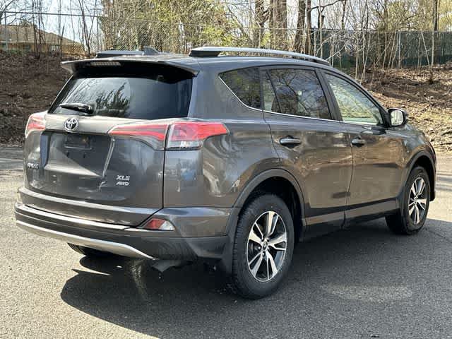 Thumbnail: 2018 Toyota RAV4 - 23