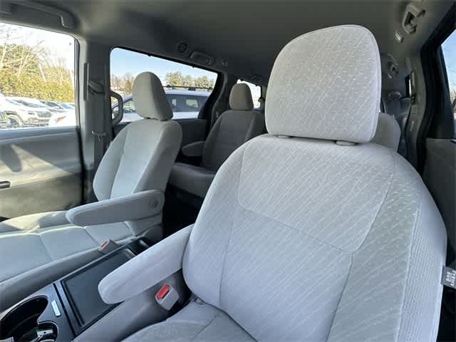 Thumbnail: 2020 Toyota Sienna - 14