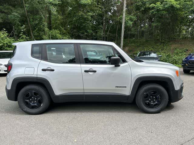 Thumbnail: 2016 Jeep Renegade - 3