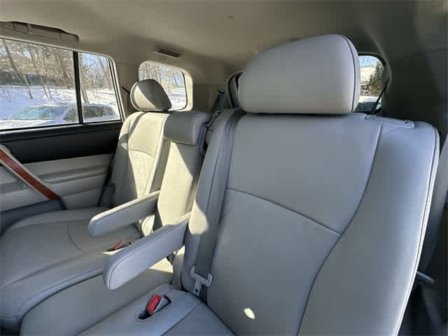 Thumbnail: 2010 Toyota Highlander - 17