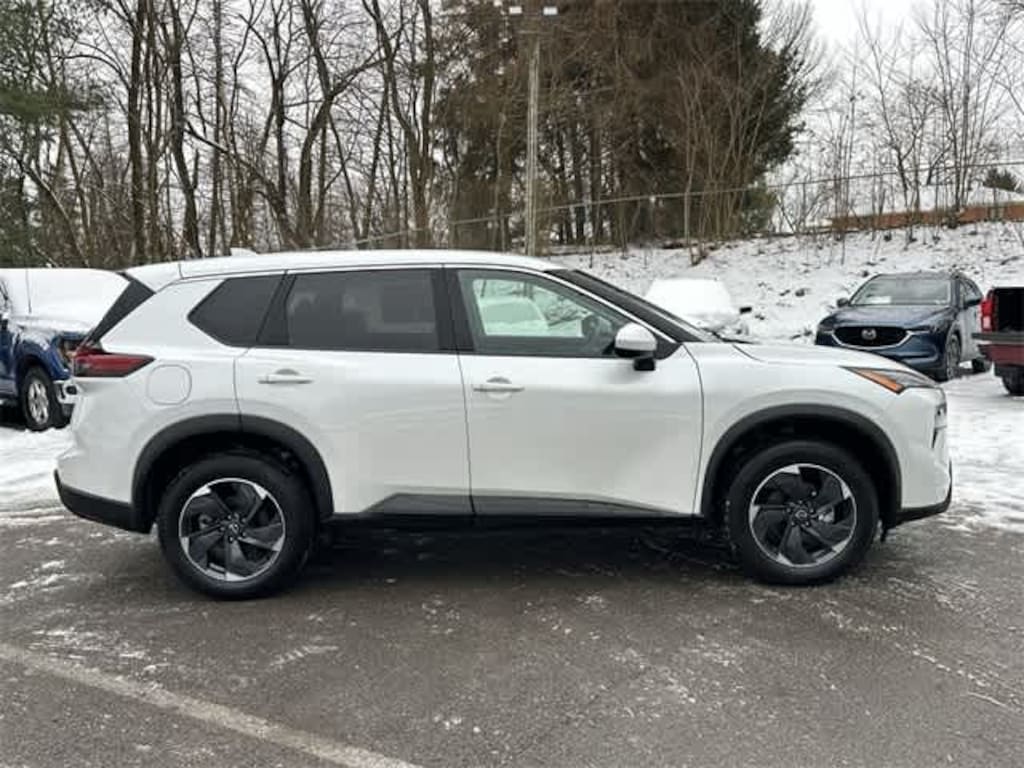 Used 2024 Nissan Rogue SV SUV