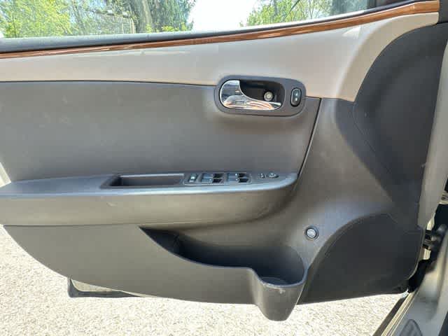 Thumbnail: 2011 Chevrolet Malibu - 13