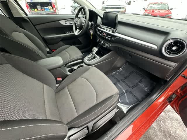 Thumbnail: 2023 Kia Forte - 19