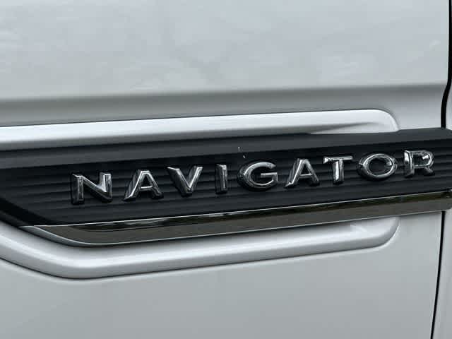 Thumbnail: 2024 Lincoln Navigator - 31