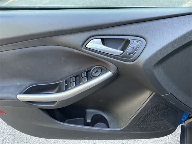 Thumbnail: 2015 Ford Focus - 16