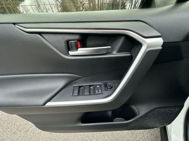 Thumbnail: 2020 Toyota RAV4 - 18