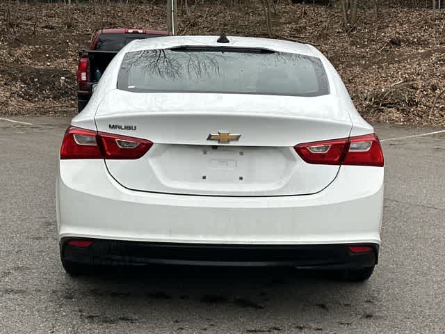 Thumbnail: 2017 Chevrolet Malibu - 4