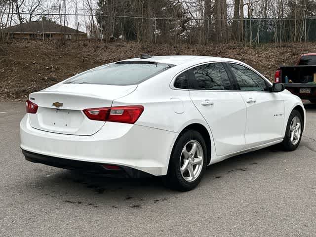 Thumbnail: 2017 Chevrolet Malibu - 21