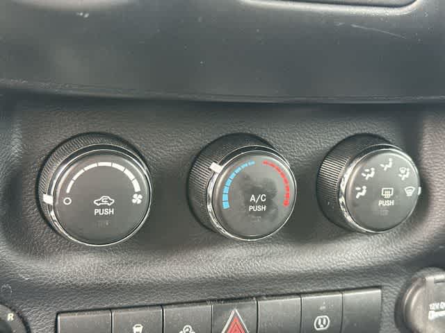 Thumbnail: 2016 Jeep Wrangler - 11