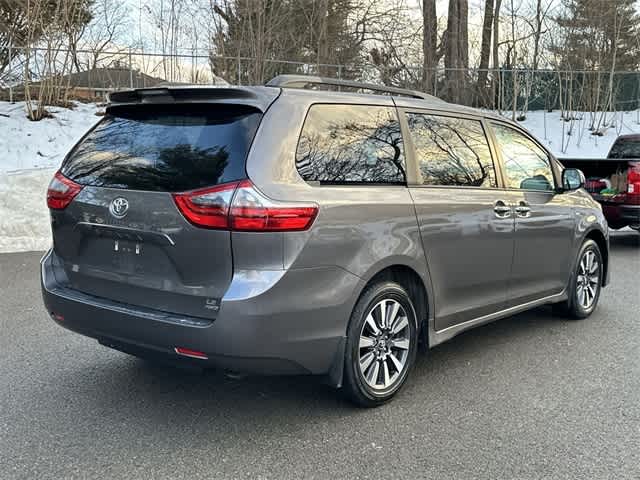 Thumbnail: 2020 Toyota Sienna - 30