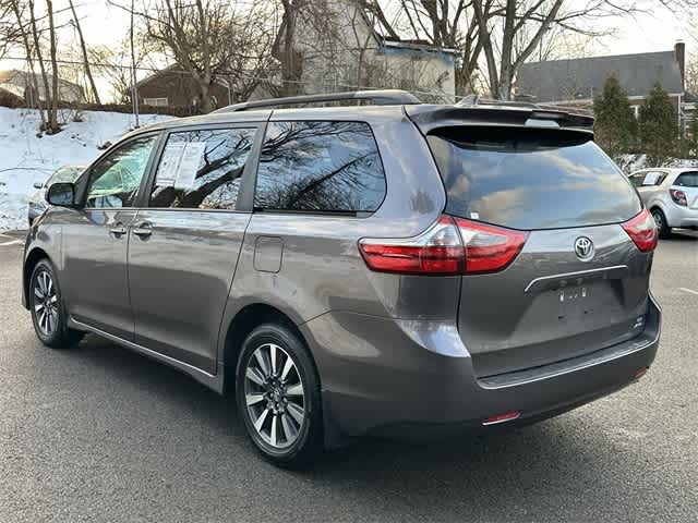 Thumbnail: 2020 Toyota Sienna - 29