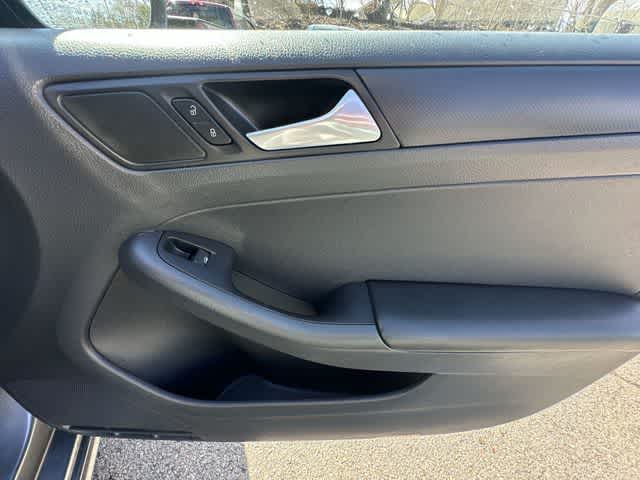 Thumbnail: 2014 Volkswagen Jetta - 16