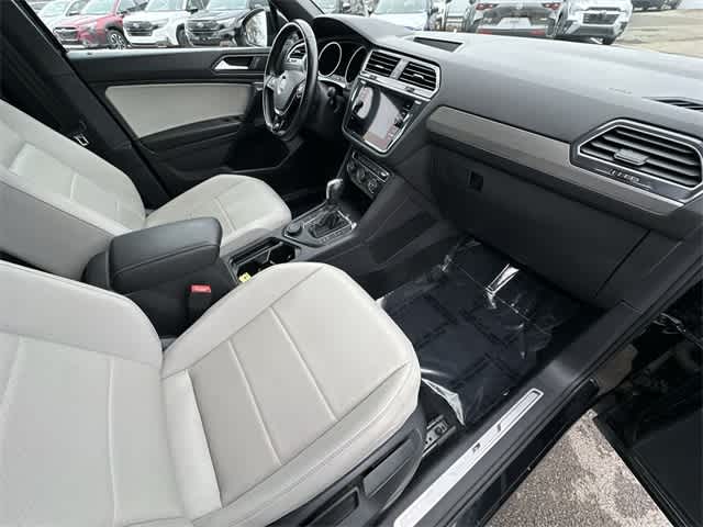 Thumbnail: 2021 Volkswagen Tiguan - 21