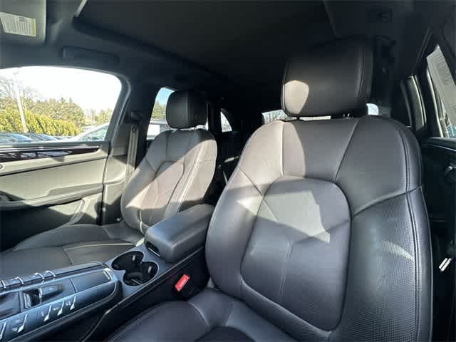 Thumbnail: 2020 Porsche Macan - 16