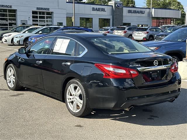 Thumbnail: 2017 Nissan Altima - 32