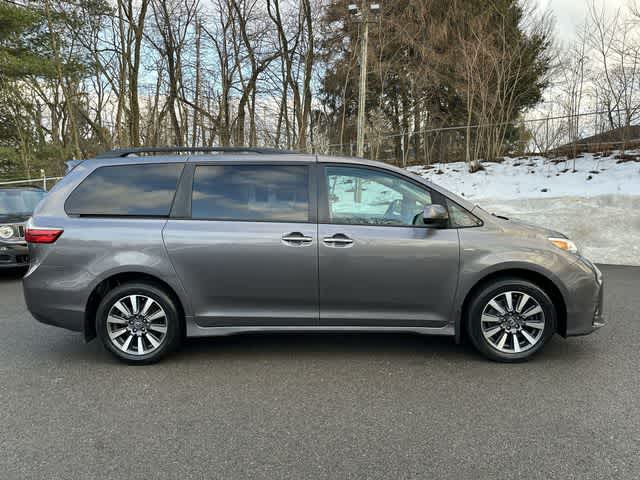 Thumbnail: 2020 Toyota Sienna - 3
