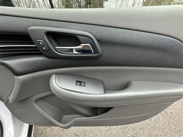 2013 Chevrolet Malibu LS 17