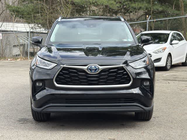 Thumbnail: 2023 Toyota Highlander - 33