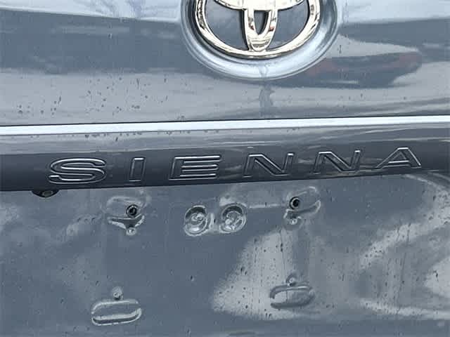 Thumbnail: 2017 Toyota Sienna - 30