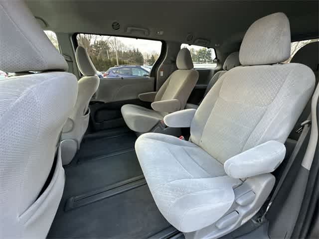 Thumbnail: 2020 Toyota Sienna - 16