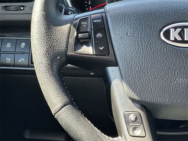 Thumbnail: 2012 Kia Sorento - 8