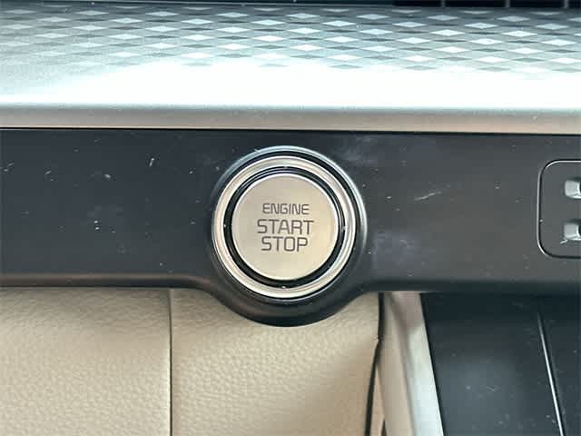 Thumbnail: 2022 Kia Carnival - 10