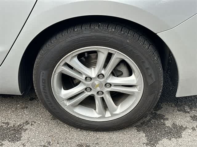 2017 Chevrolet Cruze LT photo 4