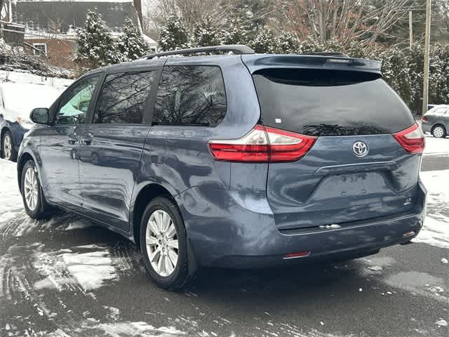 Thumbnail: 2017 Toyota Sienna - 33