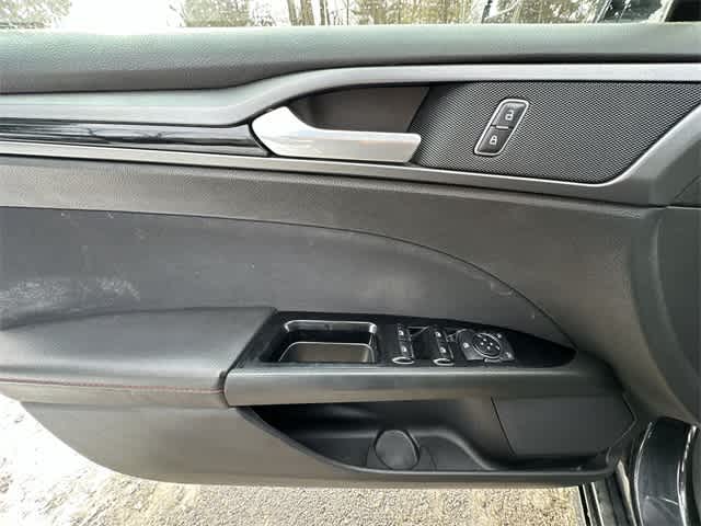 Thumbnail: 2015 Ford Fusion - 15