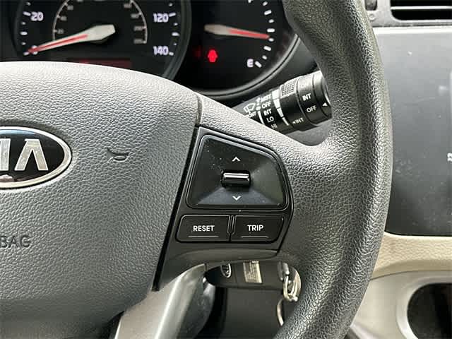 2013 Kia Rio LX 9