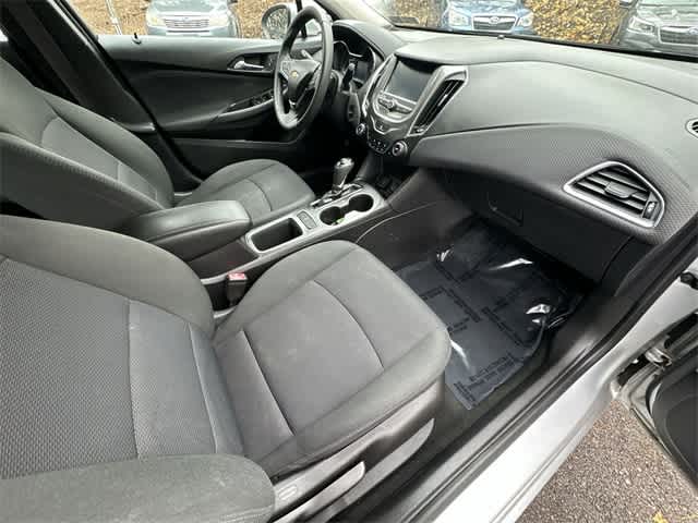 Thumbnail: 2017 Chevrolet Cruze - 18