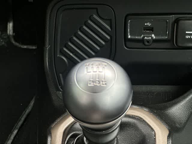 Thumbnail: 2016 Jeep Renegade - 15