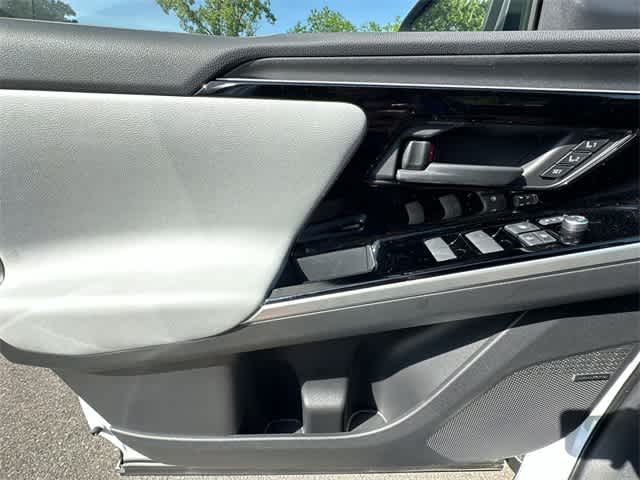 2025 Subaru Solterra Limited 16