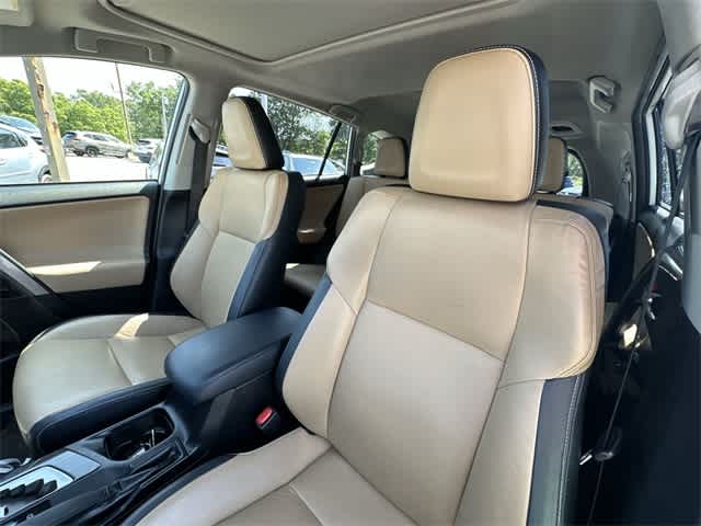 Thumbnail: 2018 Toyota RAV4 - 17