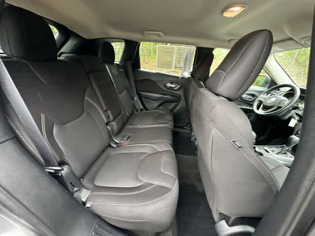 Thumbnail: 2016 Jeep Cherokee - 21