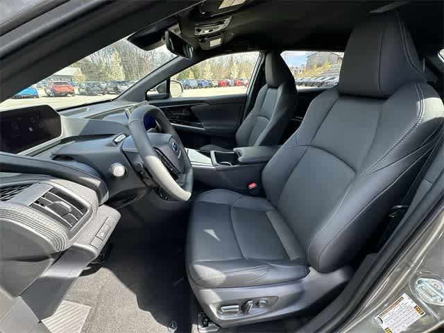2025 Subaru Solterra Limited 16