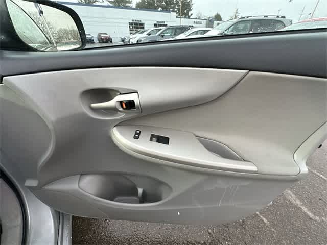 Thumbnail: 2013 Toyota Corolla - 16