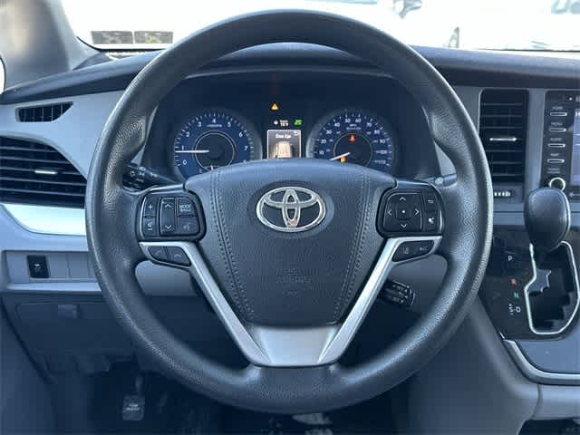 Thumbnail: 2020 Toyota Sienna - 7