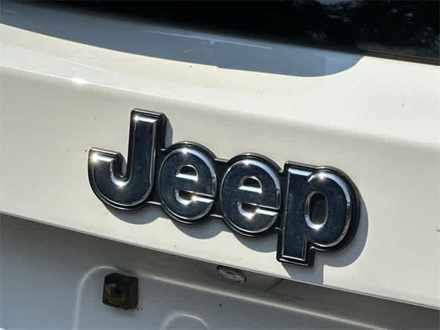 Thumbnail: 2015 Jeep Renegade - 25
